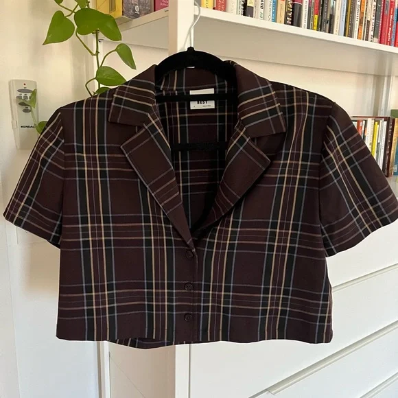 Sunday Best Tuesday Button-up. - Picture 2 of 6